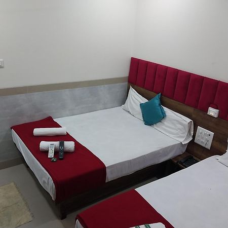Hotel New Balaji Residency Мумбаї Екстер'єр фото