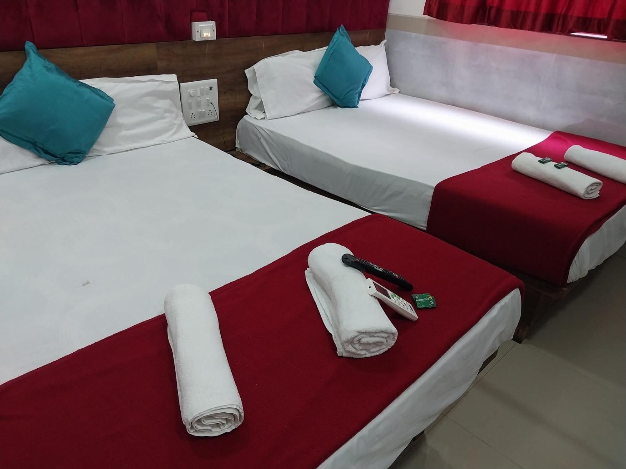 Hotel New Balaji Residency Мумбаї Екстер'єр фото