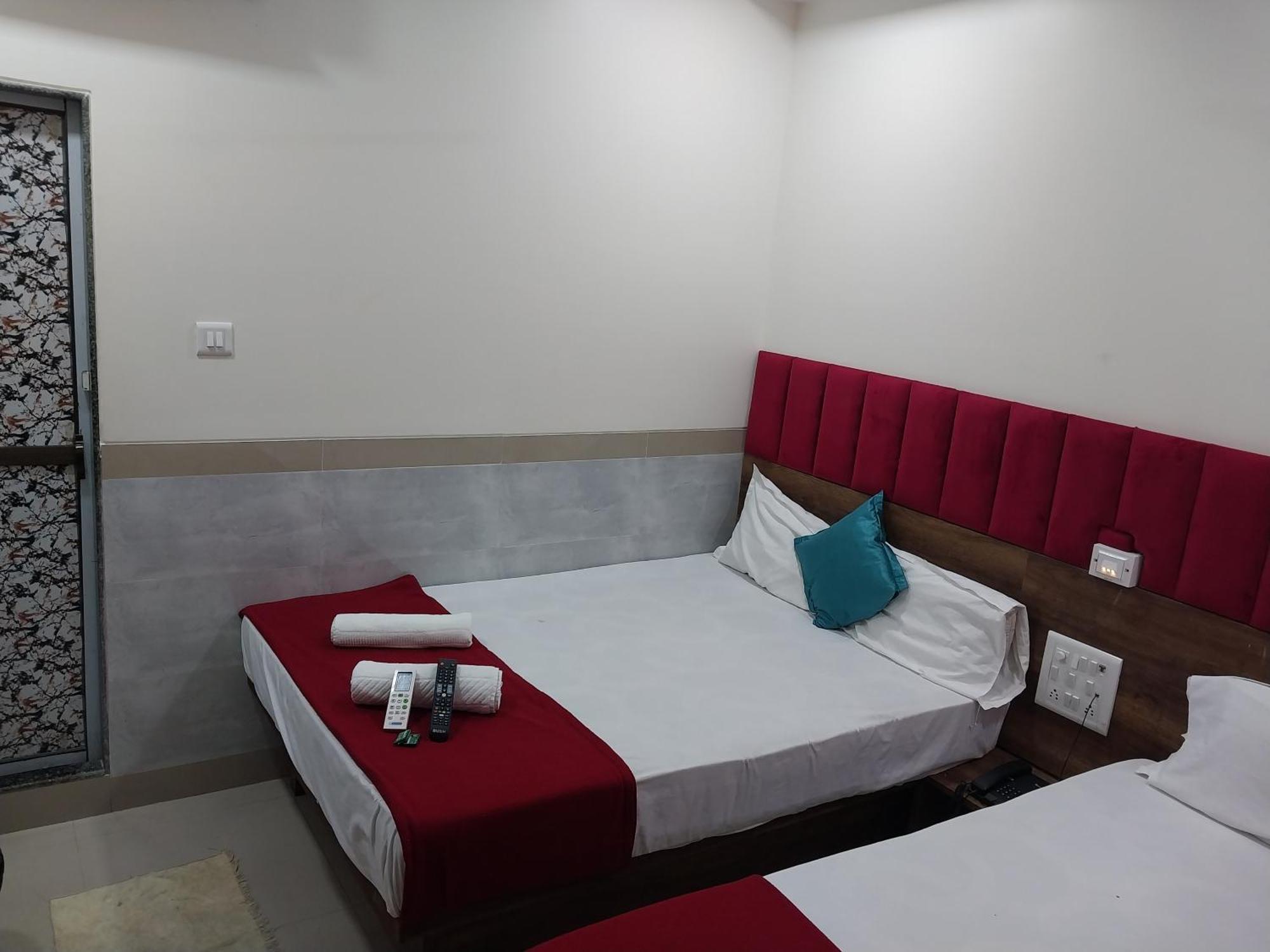 Hotel New Balaji Residency Мумбаї Екстер'єр фото