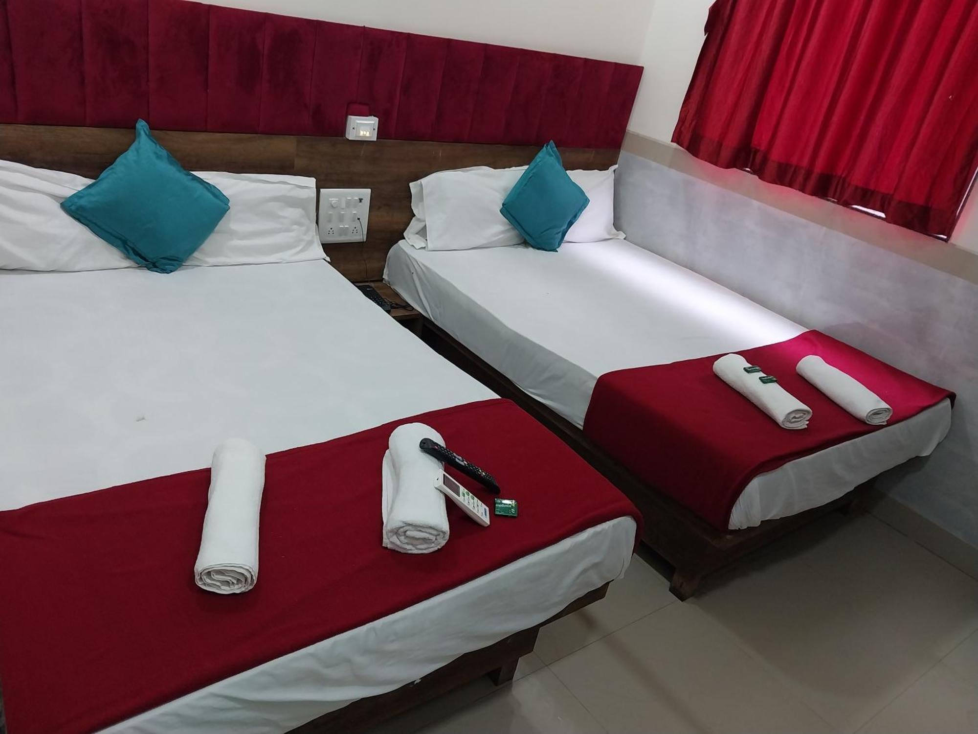 Hotel New Balaji Residency Мумбаї Екстер'єр фото