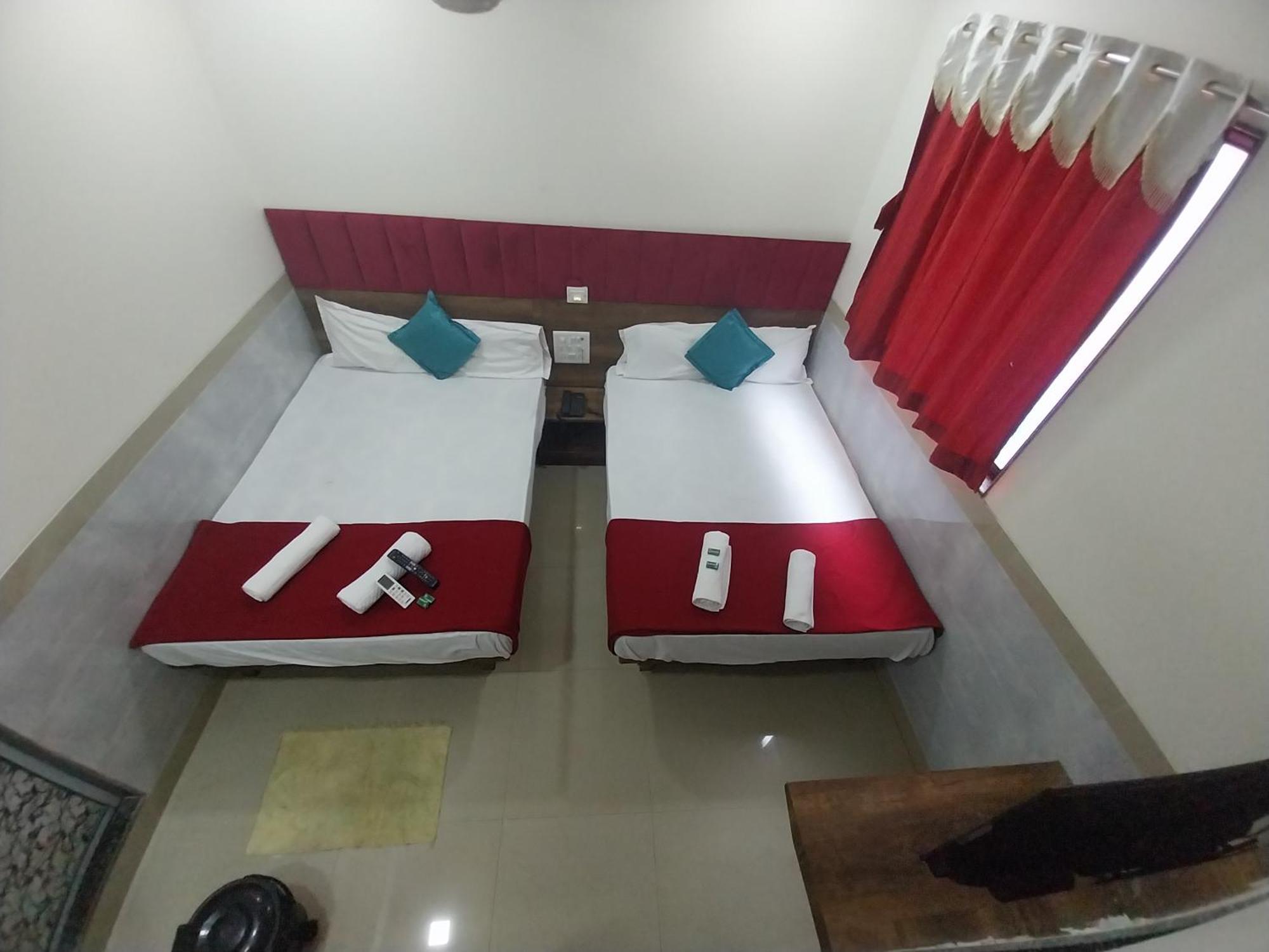 Hotel New Balaji Residency Мумбаї Екстер'єр фото